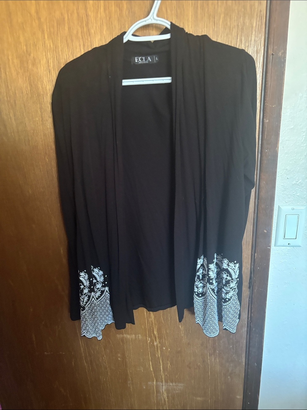 Black Open-Front Cardigan with White Printed Hem